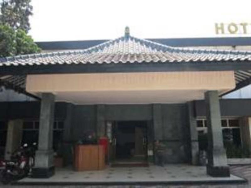Mutiara Hotel Malang Extérieur photo